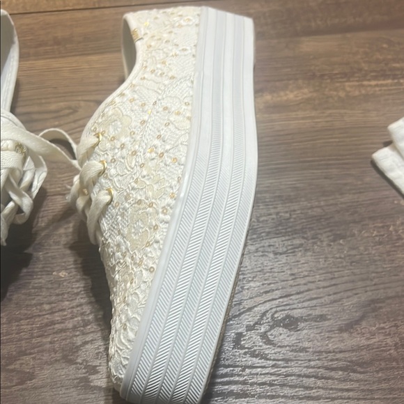 NWOT Keds Women's White Lace Sneakers size 11 - Picture 2 of 6